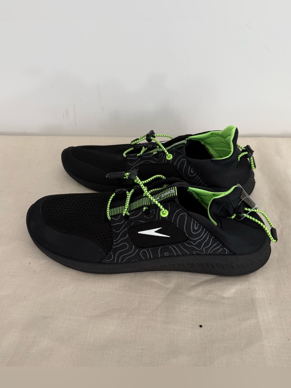 Speedo Adult Men's WaterTrek Aqua Swim water shoes black and green. Size L 11-12